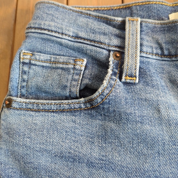 Levi’s High Waisted Mom Jean 26 - Picture 12 of 12